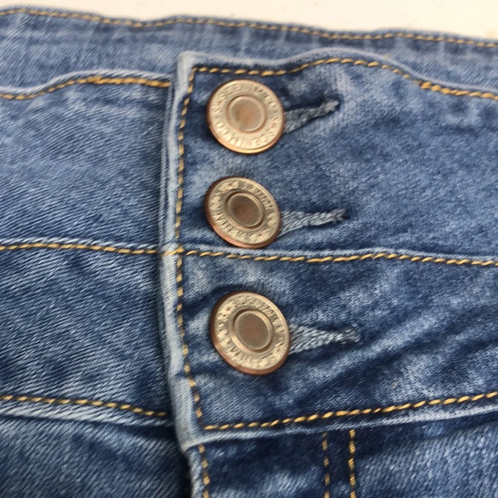 IBIZA DISTRESS JEAN SHORTS 13/32 ⭐ - Picture 5 of 11